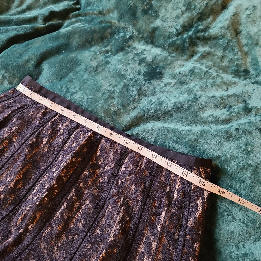 Witchy lace lined godet skirt - Picture 4 of 7